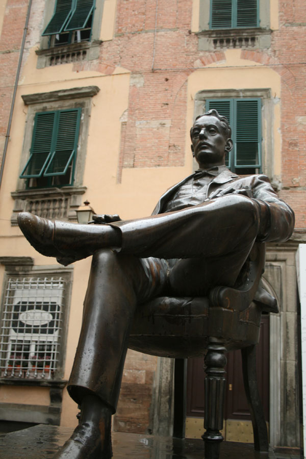 Estatua de Puccini
