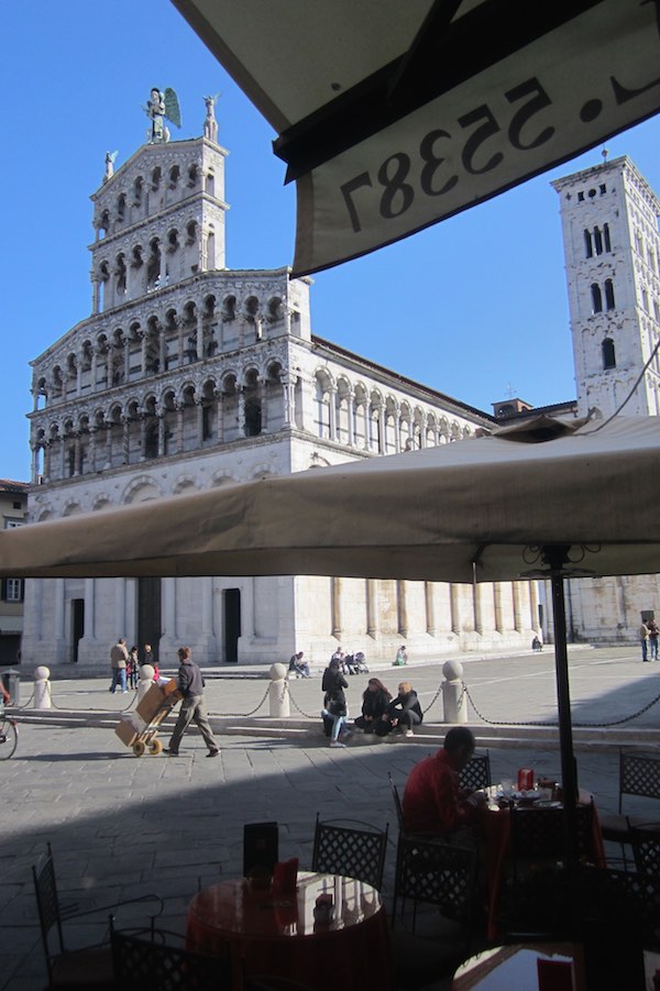 Catedral de Lucca del siglo XII en estilo pisano. ©Maria Calvo.