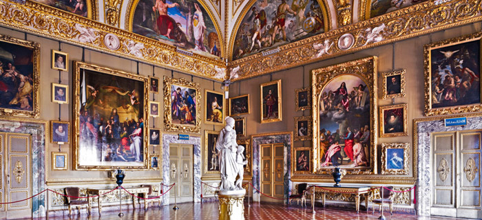 Lujosas estancias de los apartamentos reales del Palazzo Pitti