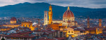 Panorámica nocturna con el Duomo de Santa Maria del Fiore iluminado