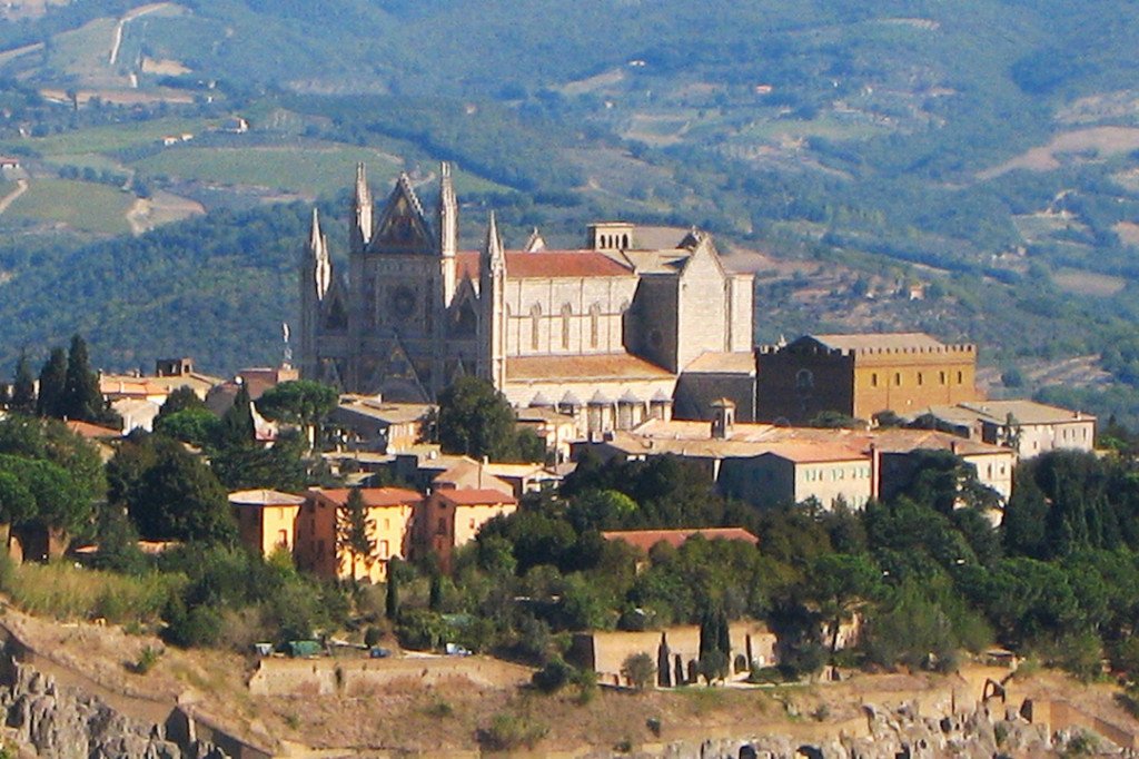 El bello pueblo de Orvieto, con su espectacular catedral de estilo gótico. Foto de Rosmarie Wirz.